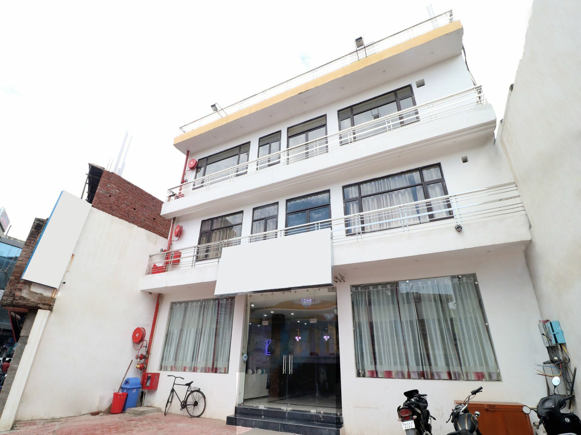 Oyo 16694 Hotel Kb Square Chandigarh Exterior photo